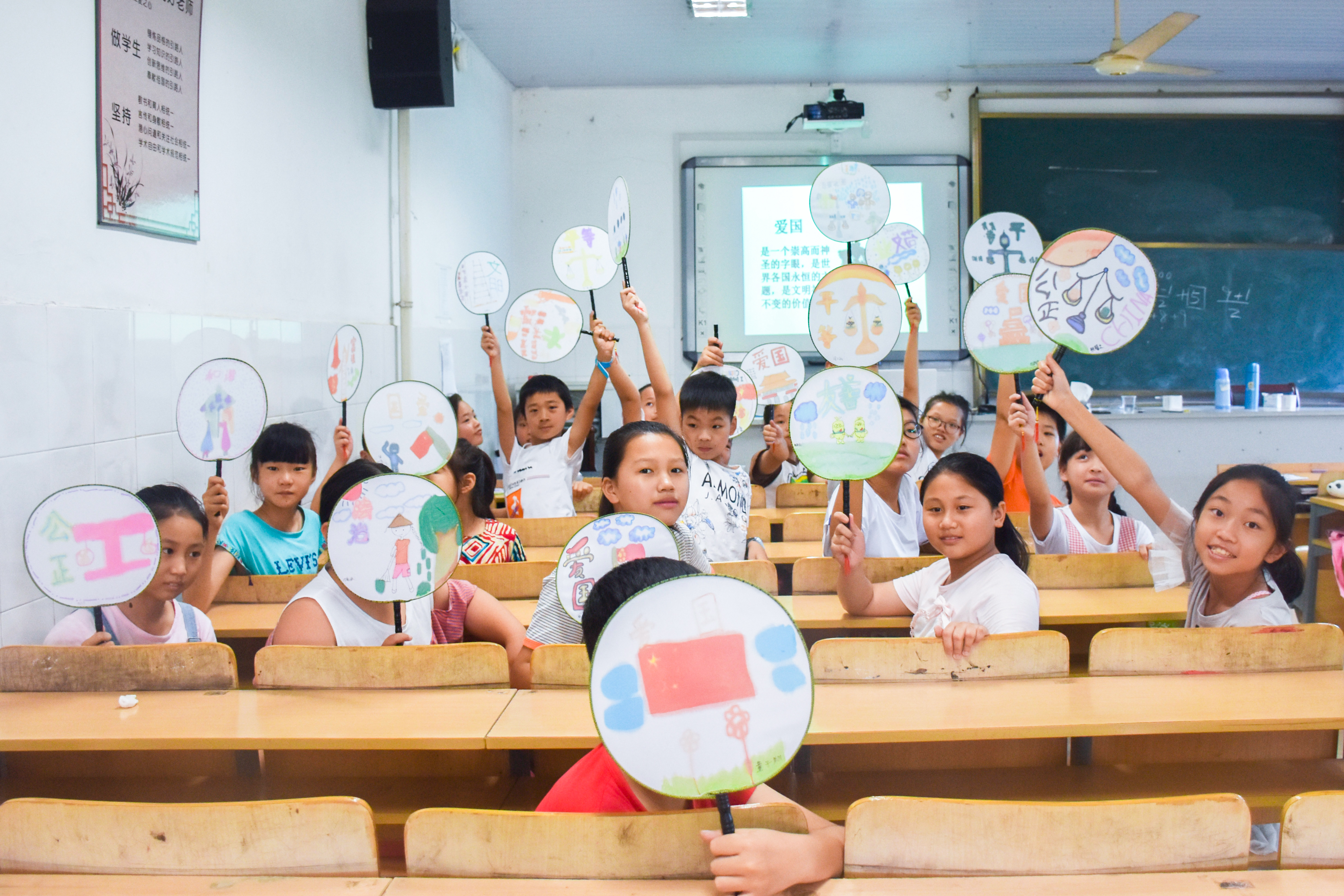 1531901861372440.jpg 02 手工课作品展示.jpg